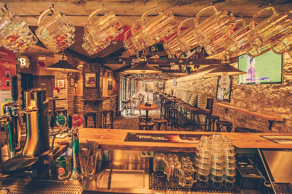 Notranjost in točilni pult Cutty Sark Puba